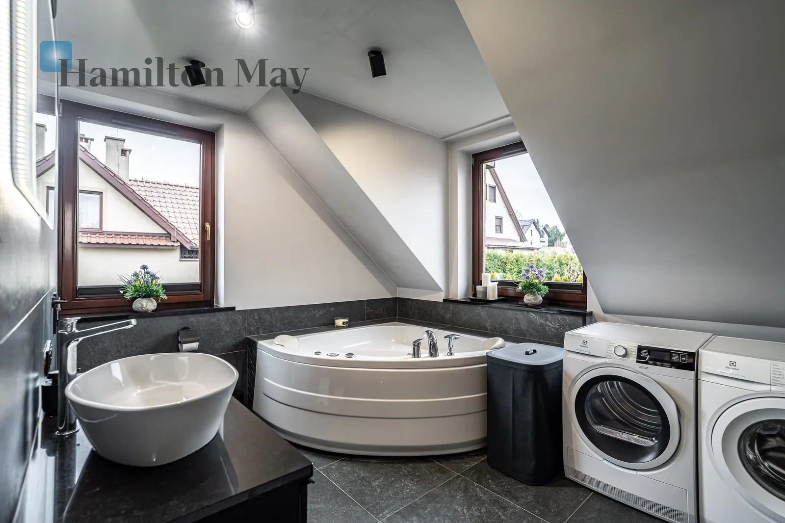 Bathrooms: 2 Plot size: 400m2 - slider