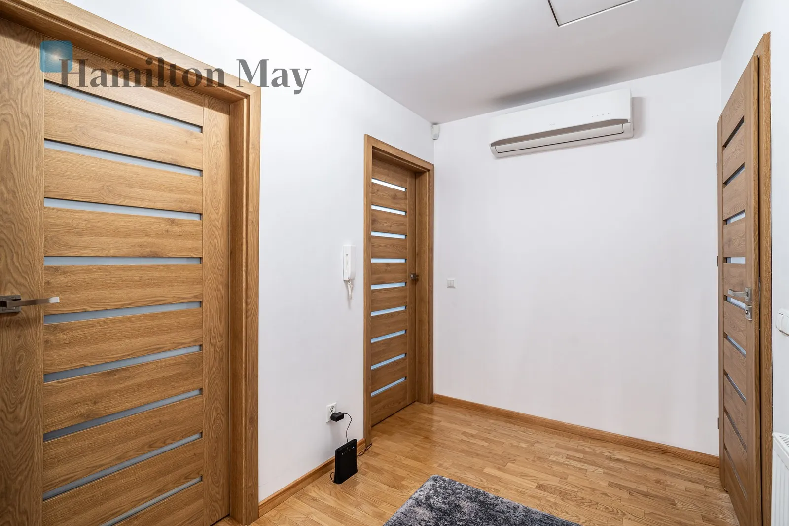 Street: Czterech Pór Roku Region: Modlnica Distance to centre: 8.37 km Price: 1790000 PLN - slider