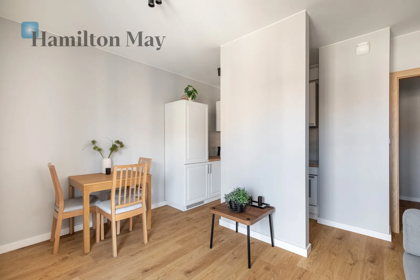 City: Kraków Street: Aleksandra Fredry Region: Łagiewniki-Borek Fałęcki Subregion: Łagiewniki Distance to centre: 3.97 km Level: 4 Price: 2850 PLN Bedrooms: 1 Bathrooms: 1 Size: 38m2 - slider