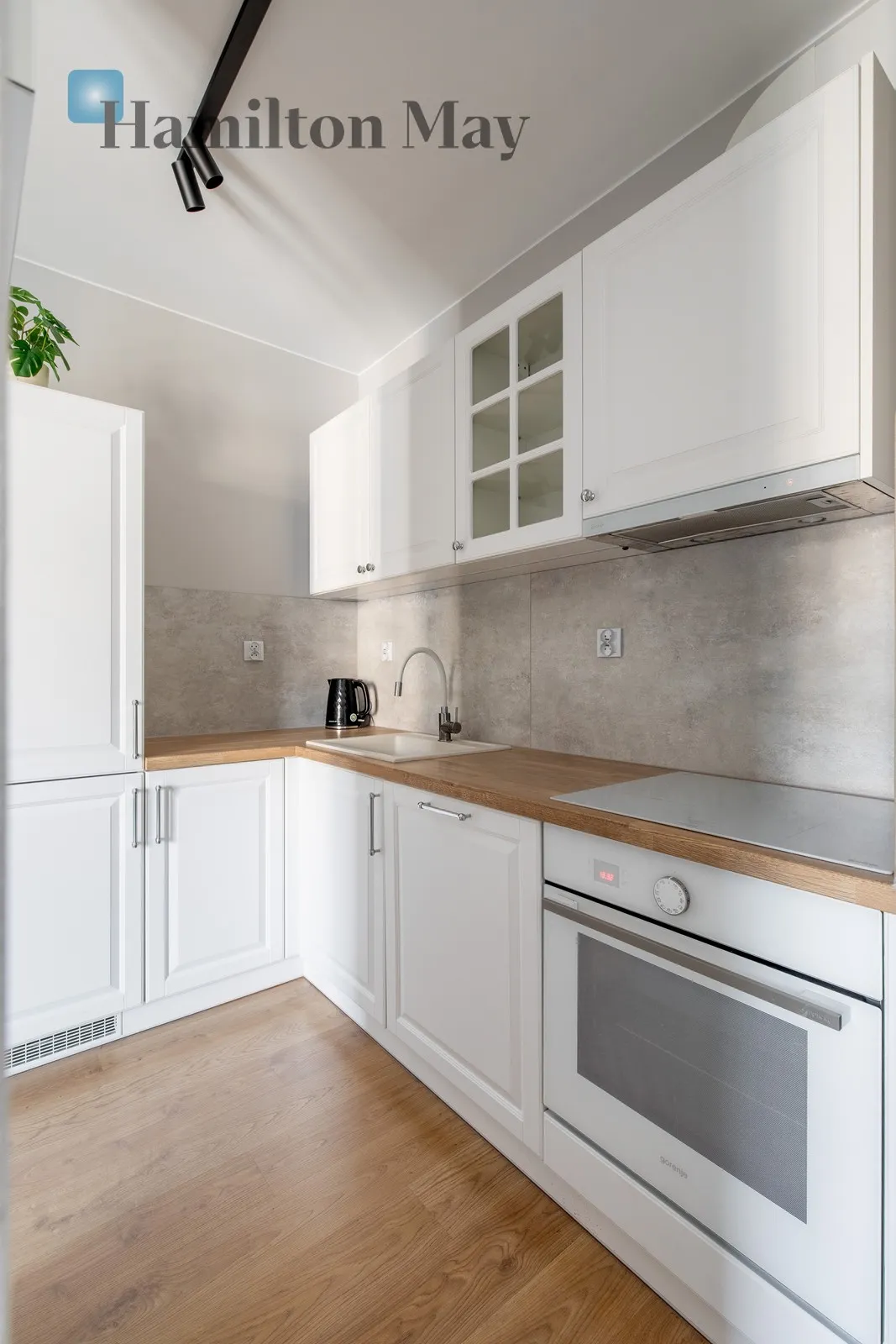 Street: Aleksandra Fredry Region: Łagiewniki-Borek Fałęcki Subregion: Łagiewniki Distance to centre: 3.97 km Level: 4 Price: 2850 PLN Bedrooms: 1 - slider