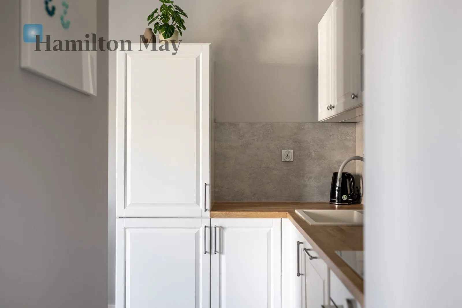 Subregion: Łagiewniki Distance to centre: 3.97 km Level: 4 Price: 2850 PLN Bedrooms: 1 Bathrooms: 1 Size: 38m2 - slider