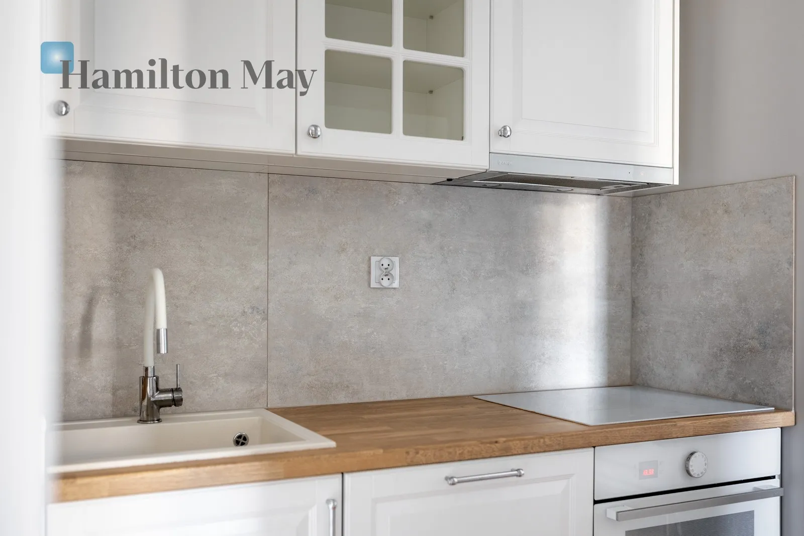 Distance to centre: 3.97 km Level: 4 Price: 2850 PLN Bedrooms: 1 Bathrooms: 1 Size: 38m2 Price/m2: 75 PLN - slider