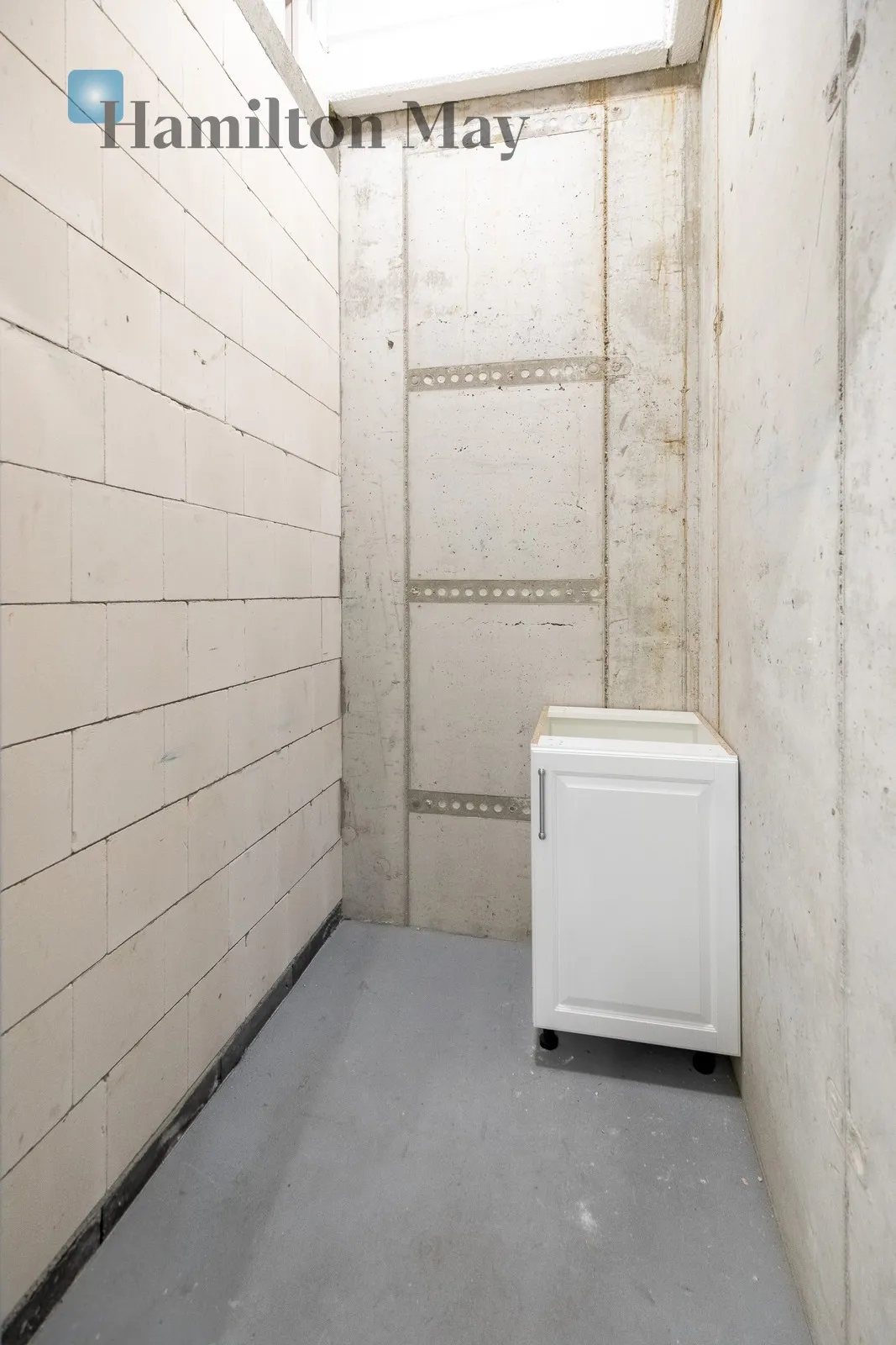 Level: 4 Price: 2850 PLN Bedrooms: 1 Bathrooms: 1 Size: 38m2 - slider