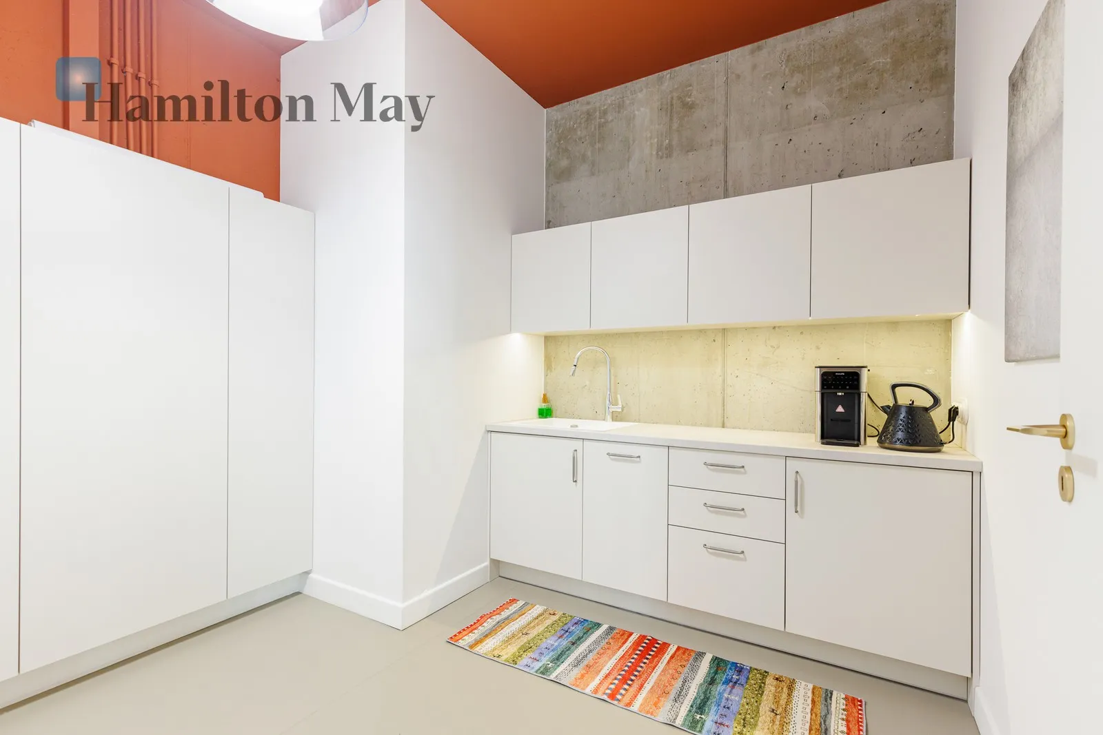 Street: Domaniewska Region: Mokotów Subregion: Ksawerów Distance to centre: 5.09 km Price: 10000 PLN Bedrooms: null Bathrooms: null Plot size: nullm2 - slider