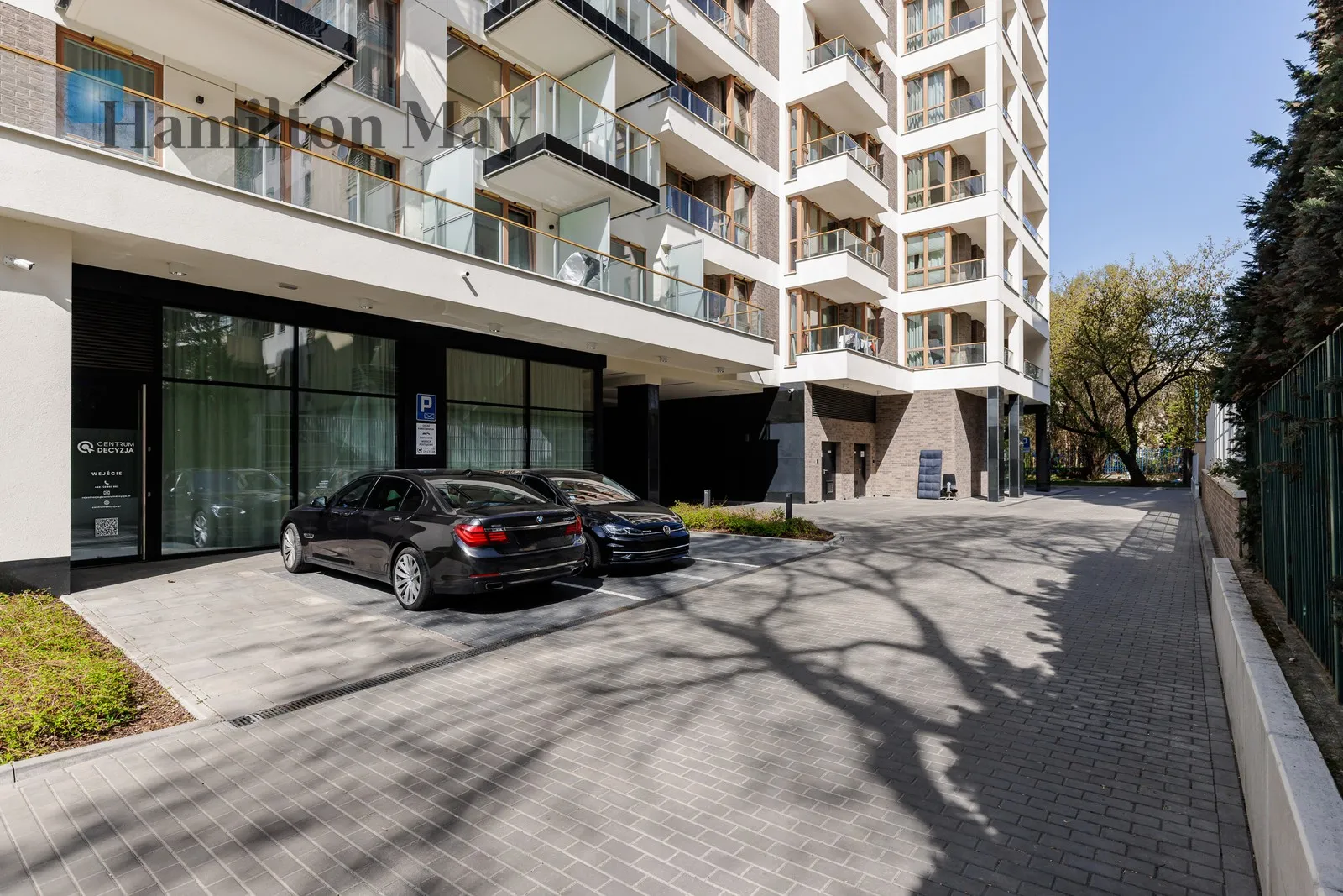 Region: Mokotów Subregion: Ksawerów Distance to centre: 5.09 km Price: 10000 PLN Bedrooms: null Bathrooms: null Plot size: nullm2 - slider