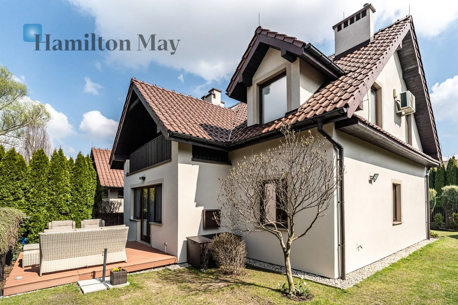 Distance to centre: 8.37 km Price: 1790000 PLN Bedrooms: 4 - slider