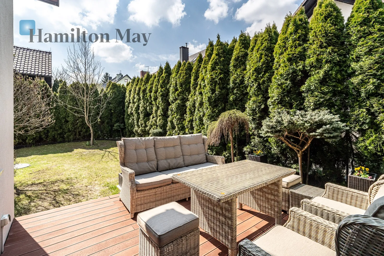 Bedrooms: 4 Bathrooms: 2 Plot size: 400m2 Price/m2: 14094 PLN - slider