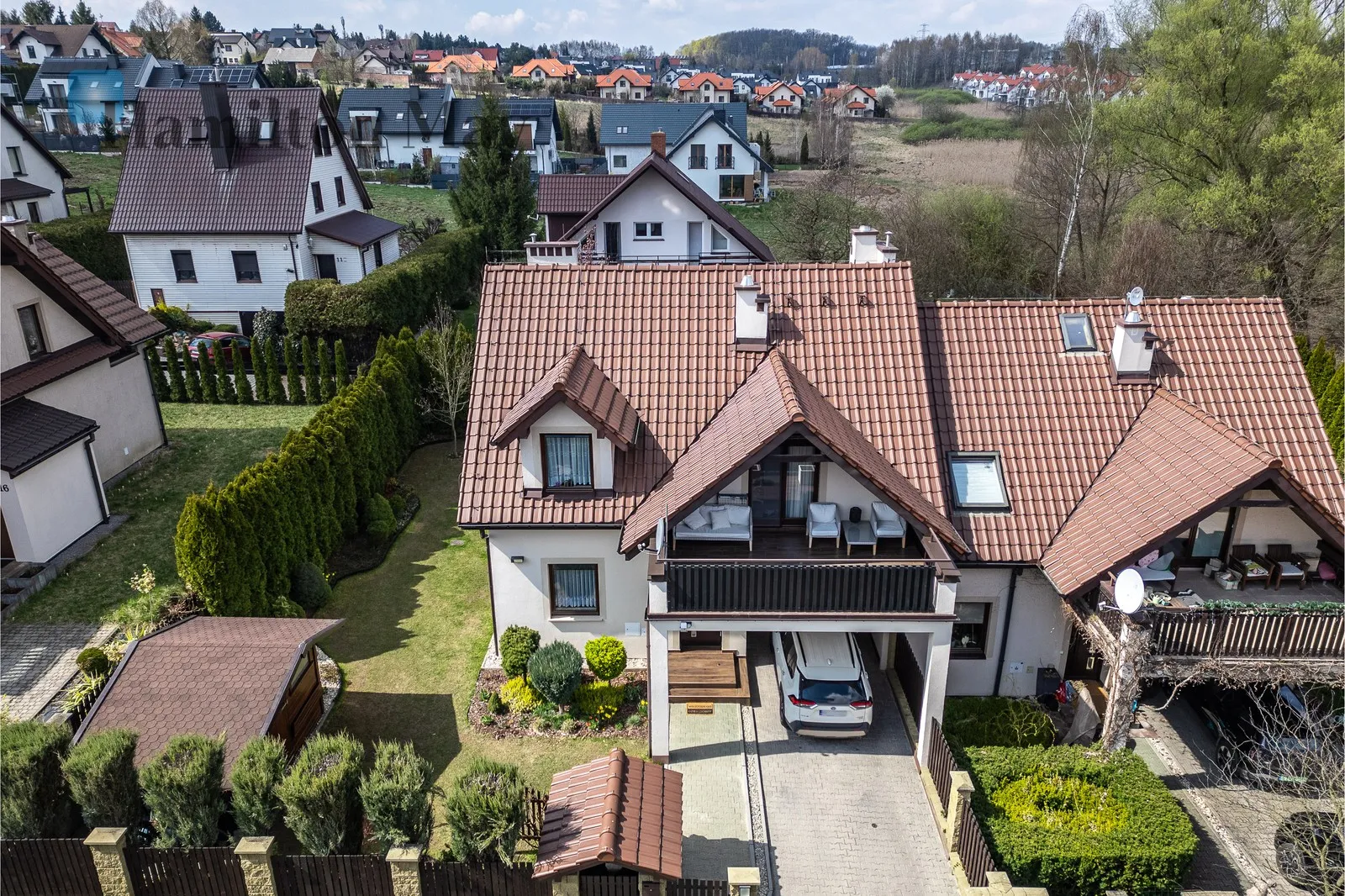 Price: 1790000 PLN Bedrooms: 4 Bathrooms: 2 Plot size: 400m2 - slider