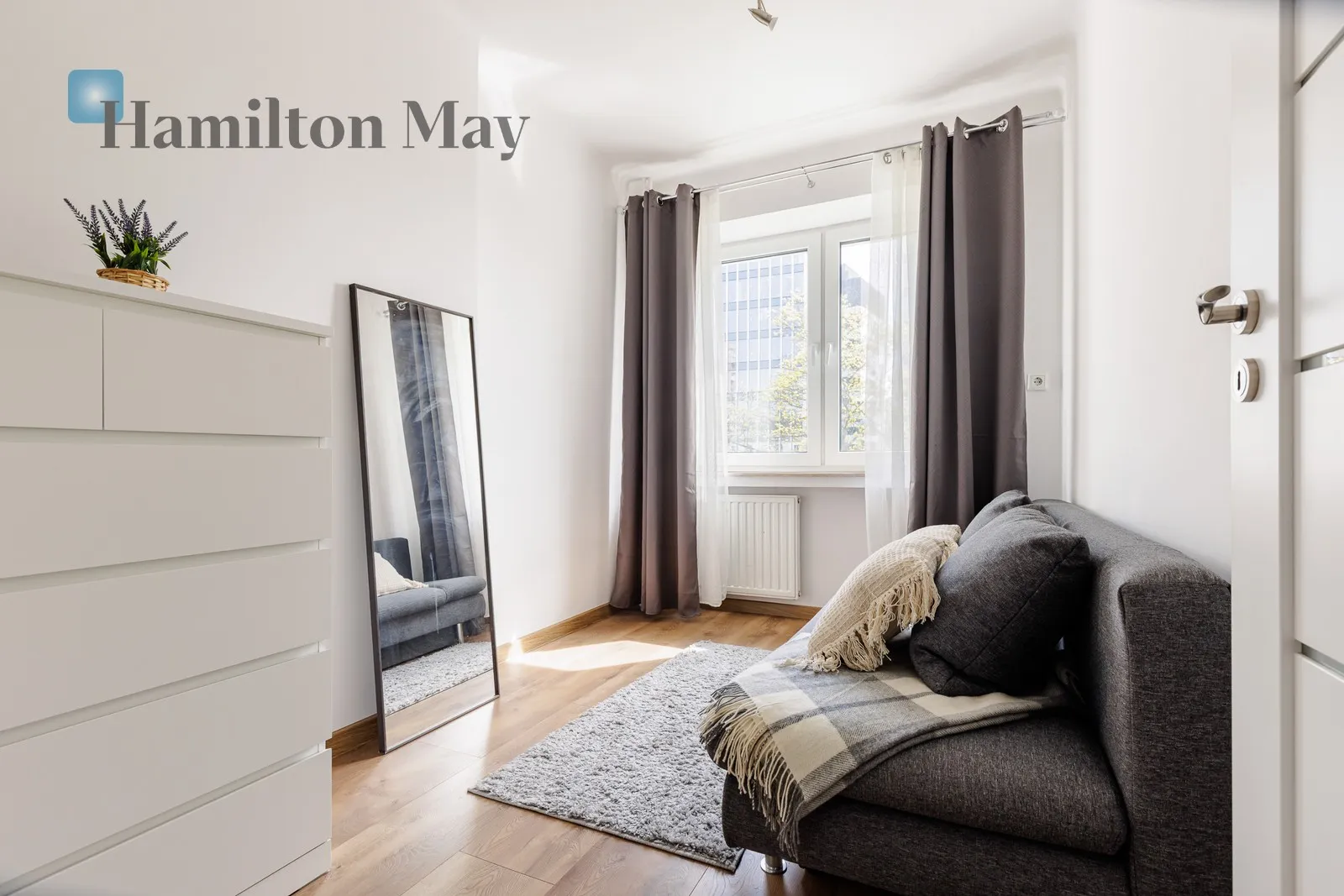 Subregion: Czyste Distance to centre: 2.41 km Level: 2 Price: 3000 PLN Bedrooms: 0 Bathrooms: 1 Size: 32m2 Price/m2: 94 PLN - slider