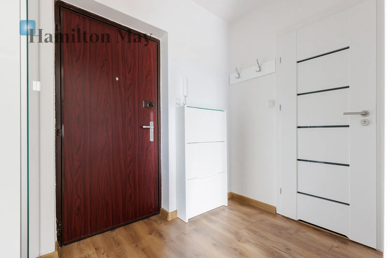 Street: Okopowa Region: Wola Subregion: Czyste Distance to centre: 2.41 km Level: 2 Price: 3000 PLN Bedrooms: 0 - slider