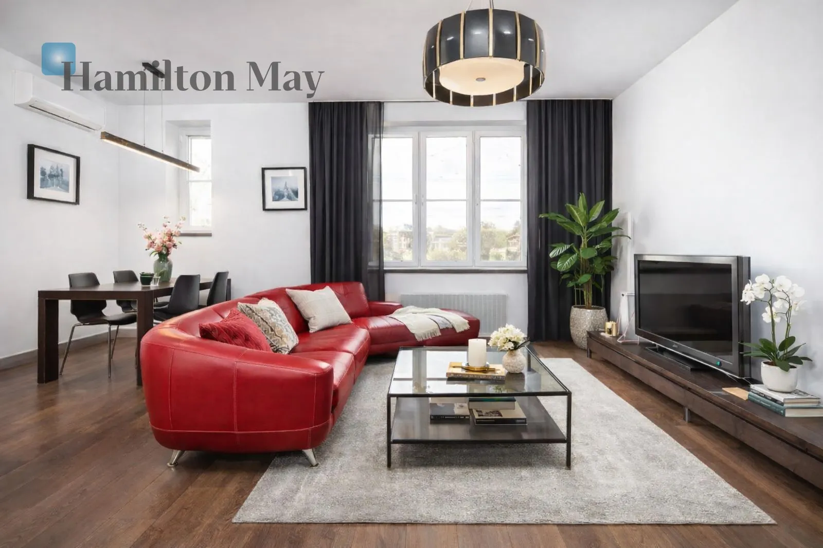 Two-room apartment with two balconies in a modernist tenement house in the center of Krakow - slider