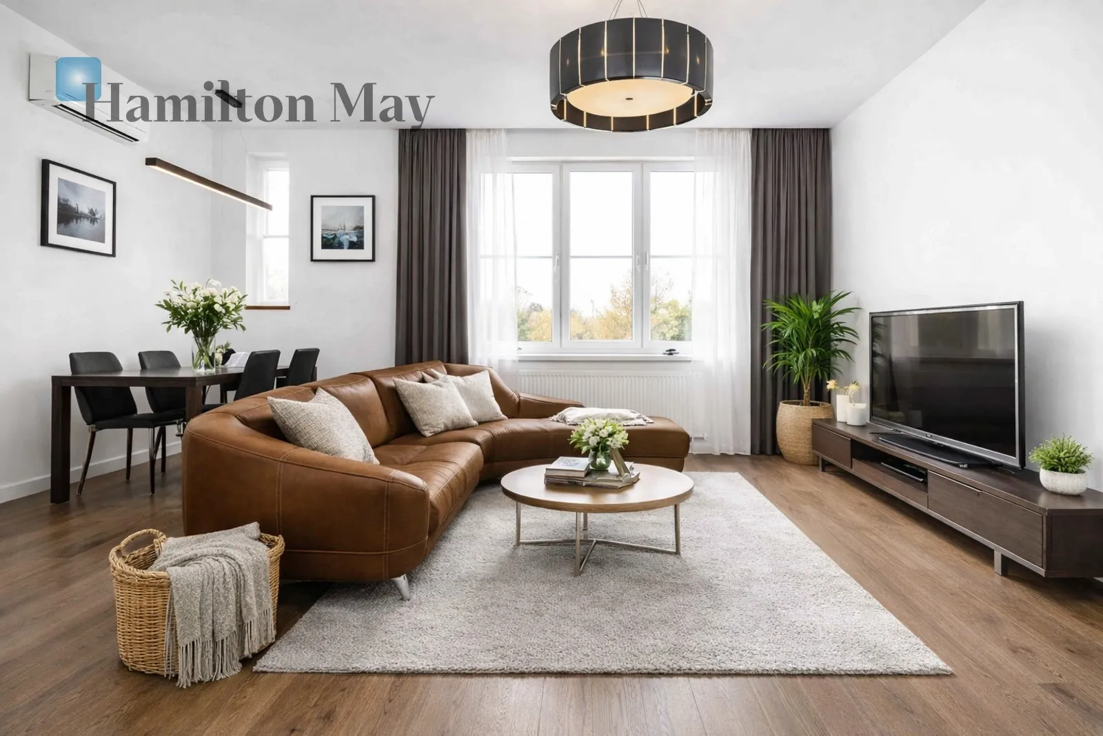 Two-room apartment with two balconies in a modernist tenement house in the center of Krakow - slider