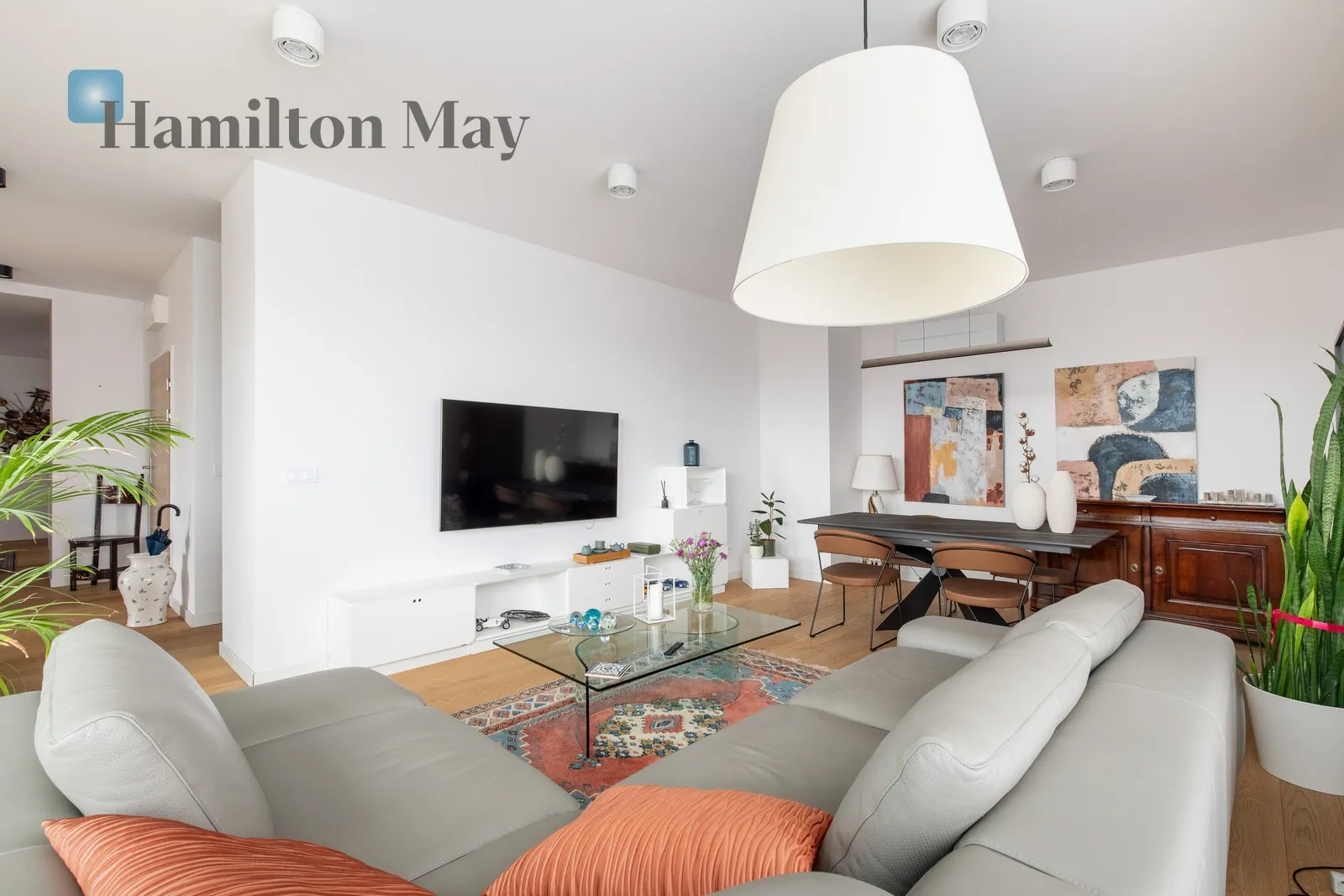 Street: Jerzego Samuela Bandtkiego Region: Bronowice Distance to centre: 3.23 km Level: 3 Price: 2680000 PLN Bedrooms: 3 Bathrooms: 2 Size: 120m2 - slider