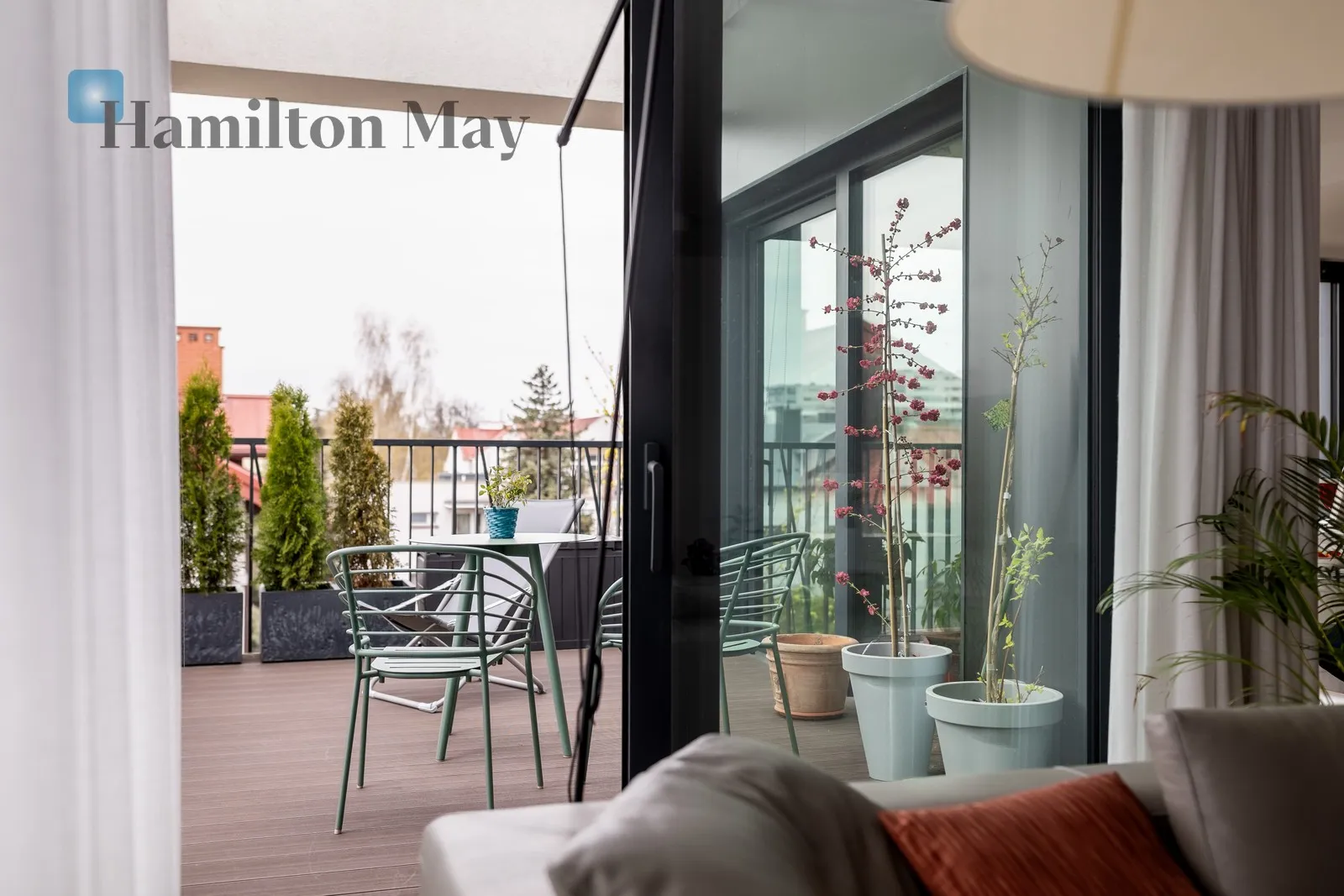 Street: Jerzego Samuela Bandtkiego Region: Bronowice Distance to centre: 3.23 km Level: 3 Price: 2680000 PLN Bedrooms: 3 - slider