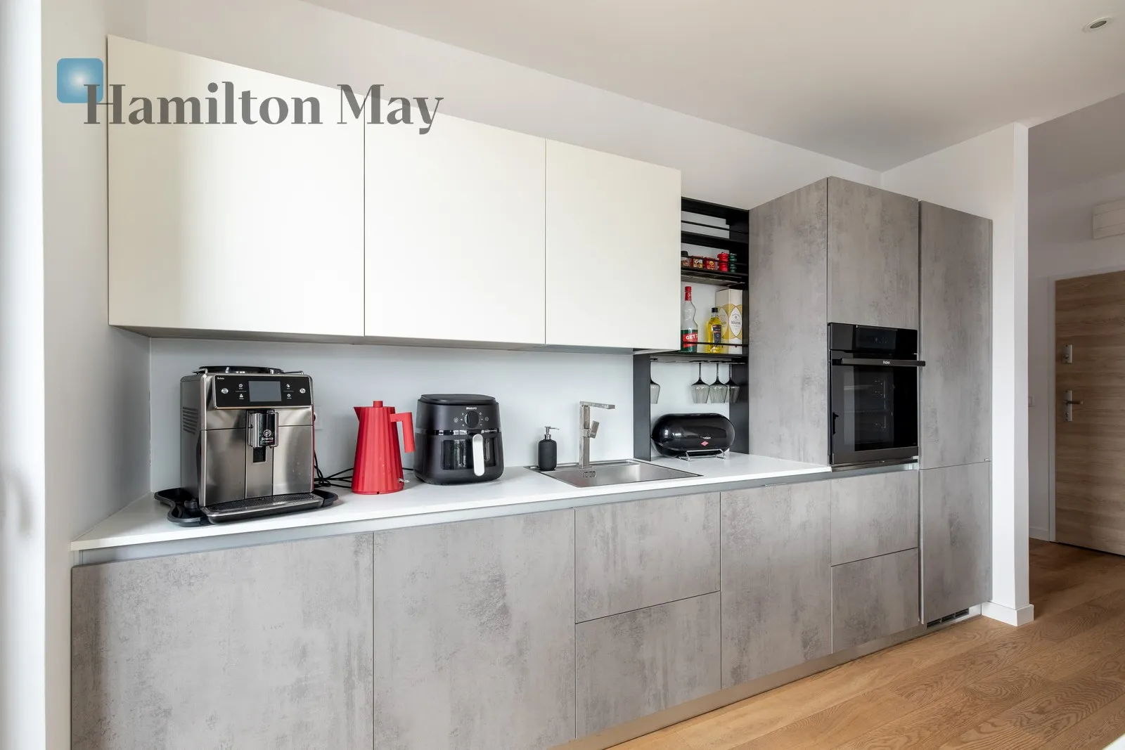 Region: Bronowice Distance to centre: 3.23 km Level: 3 Price: 2680000 PLN Bedrooms: 3 - slider