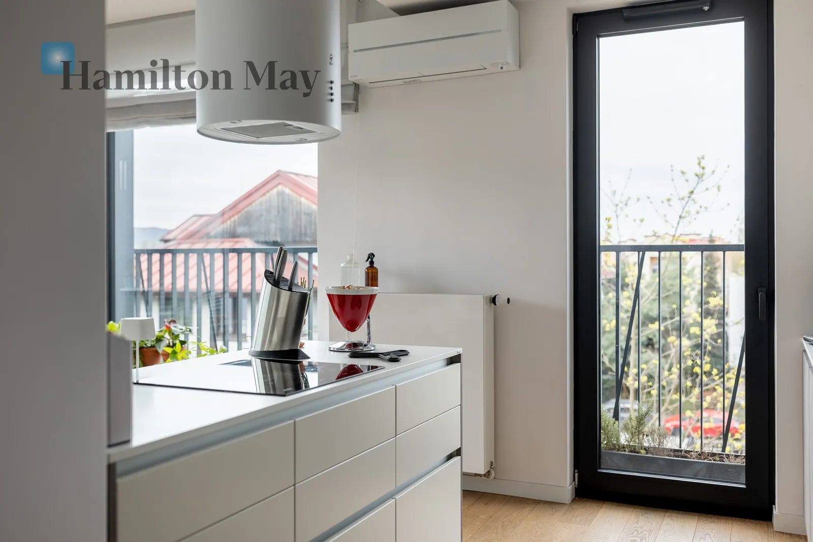 Level: 3 Price: 2680000 PLN Bedrooms: 3 Bathrooms: 2 Size: 120m2 - slider