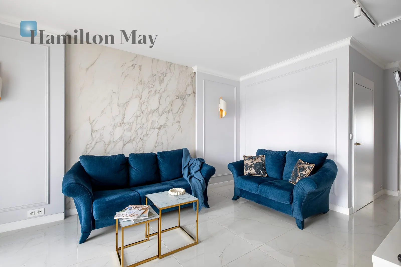 An elegant apartment with a view of the Vistula River in the Pianissimo building - slider