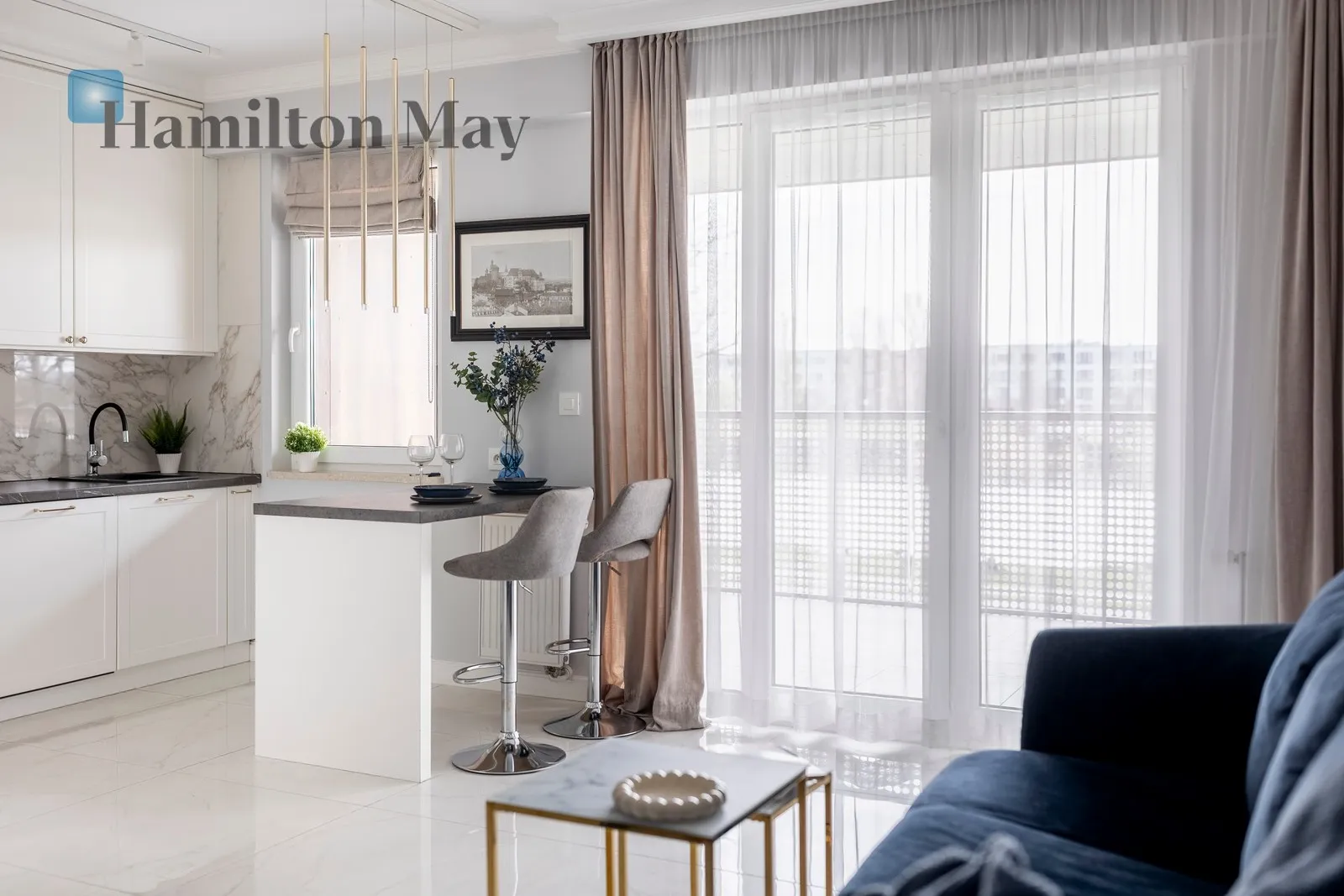 An elegant apartment with a view of the Vistula River in the Pianissimo building - slider