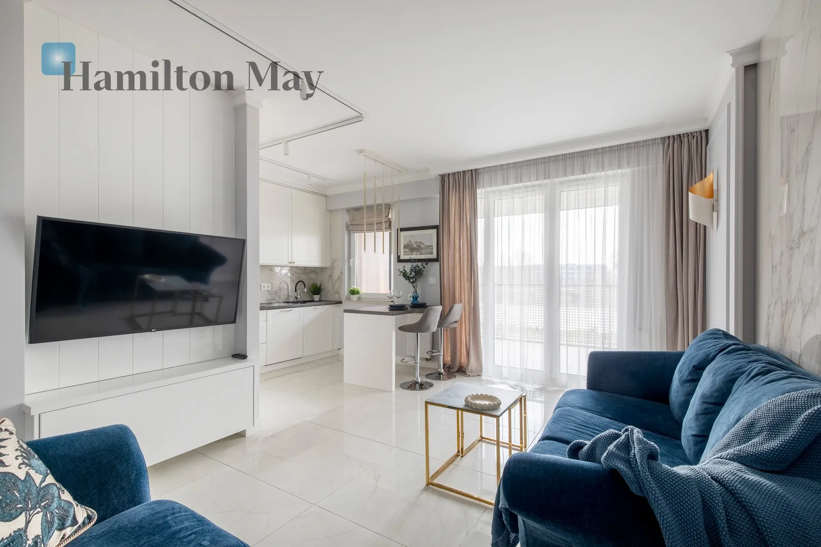 An elegant apartment with a view of the Vistula River in the Pianissimo building - slider