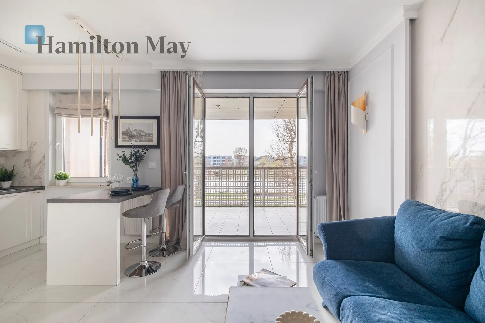 An elegant apartment with a view of the Vistula River in the Pianissimo building - slider