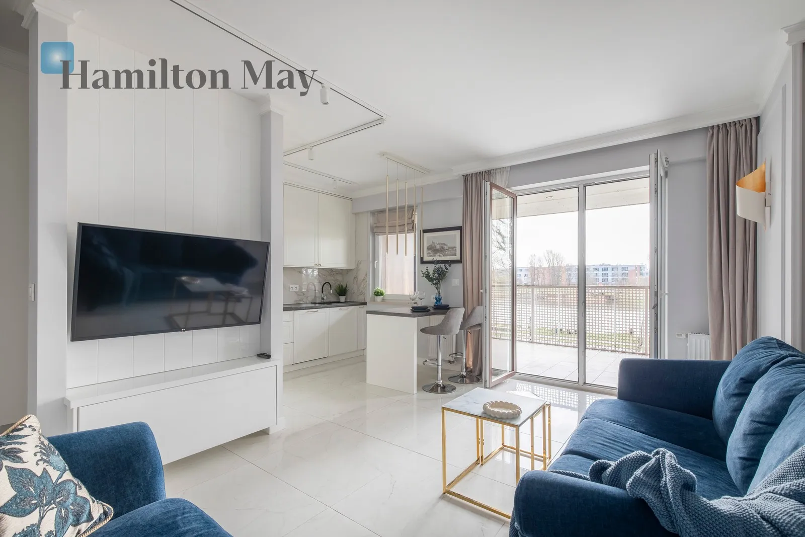 An elegant apartment with a view of the Vistula River in the Pianissimo building - slider