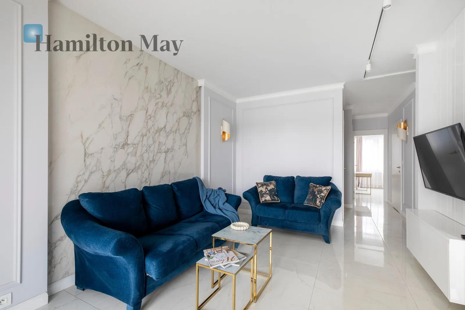 An elegant apartment with a view of the Vistula River in the Pianissimo building - slider