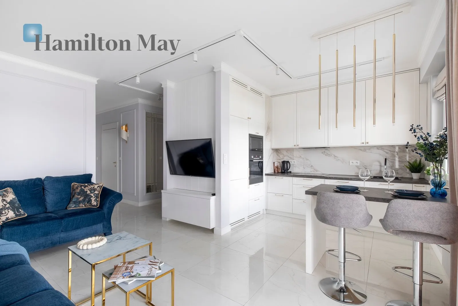 An elegant apartment with a view of the Vistula River in the Pianissimo building - slider