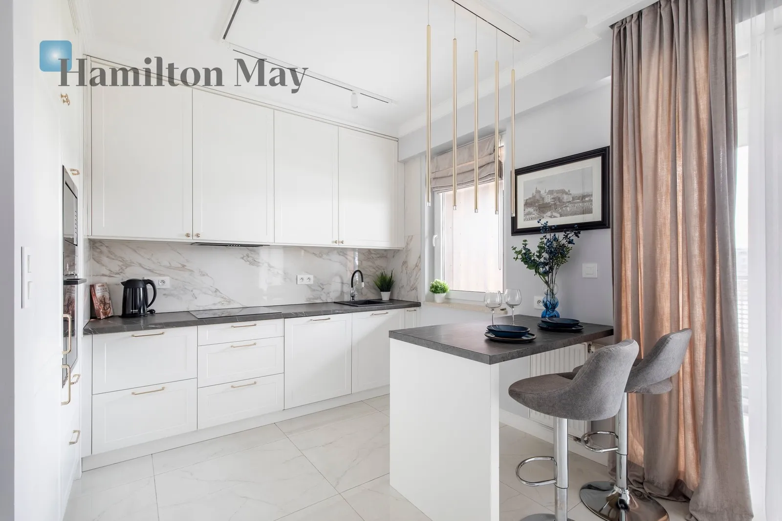 An elegant apartment with a view of the Vistula River in the Pianissimo building - slider