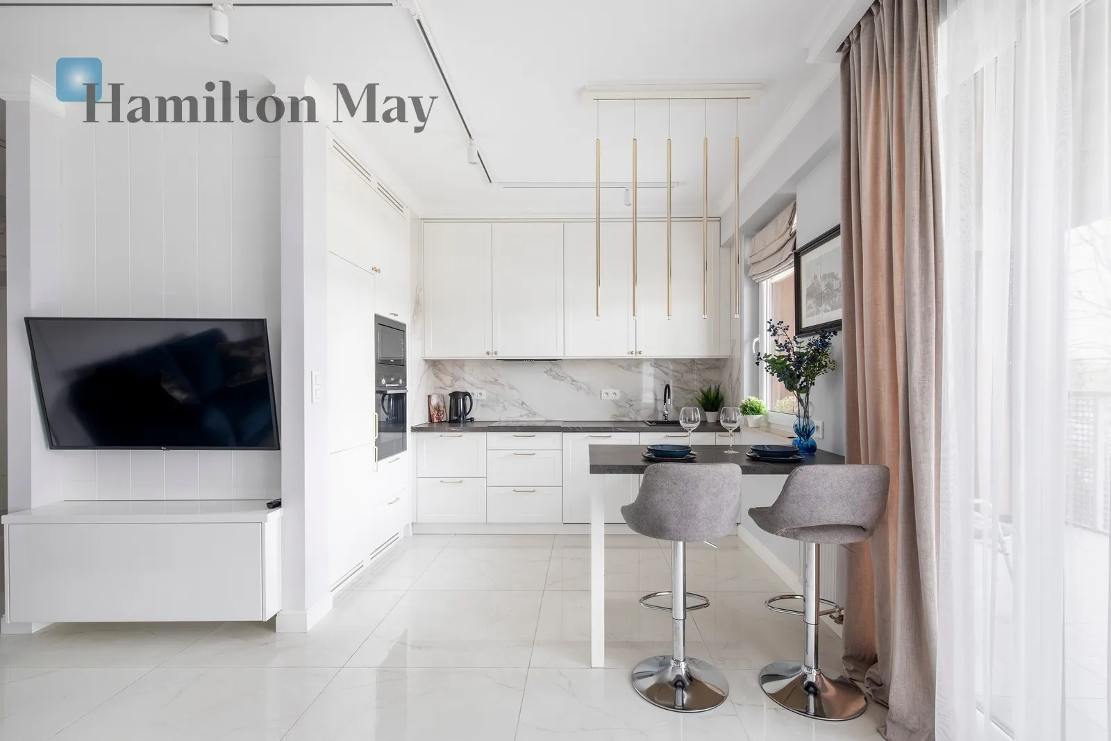 An elegant apartment with a view of the Vistula River in the Pianissimo building - slider