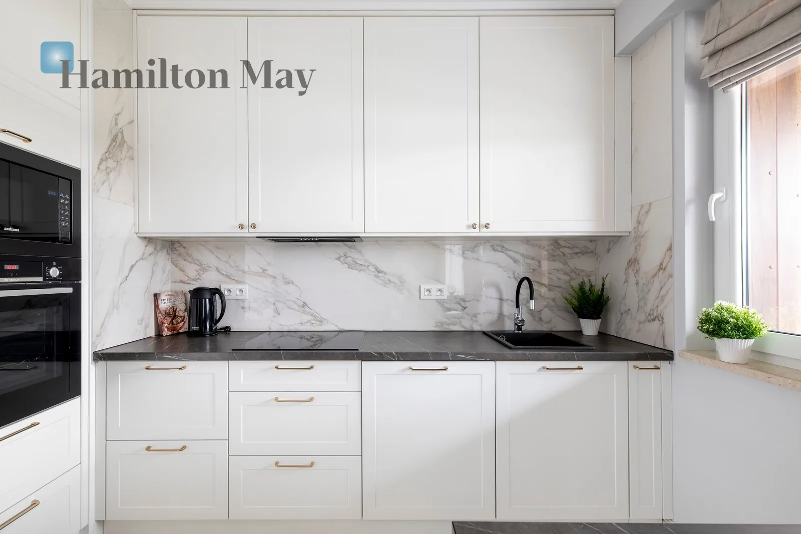 An elegant apartment with a view of the Vistula River in the Pianissimo building - slider