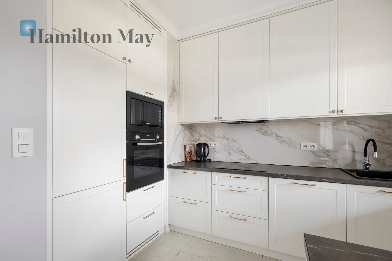 An elegant apartment with a view of the Vistula River in the Pianissimo building - slider