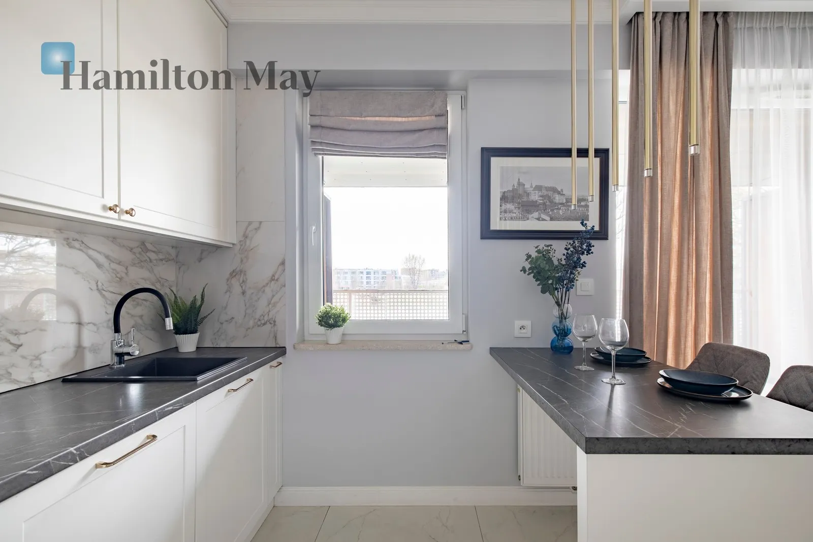 An elegant apartment with a view of the Vistula River in the Pianissimo building - slider