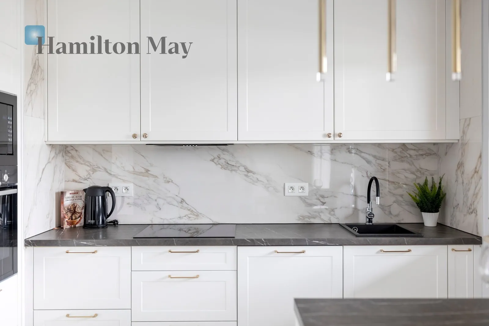 An elegant apartment with a view of the Vistula River in the Pianissimo building - slider