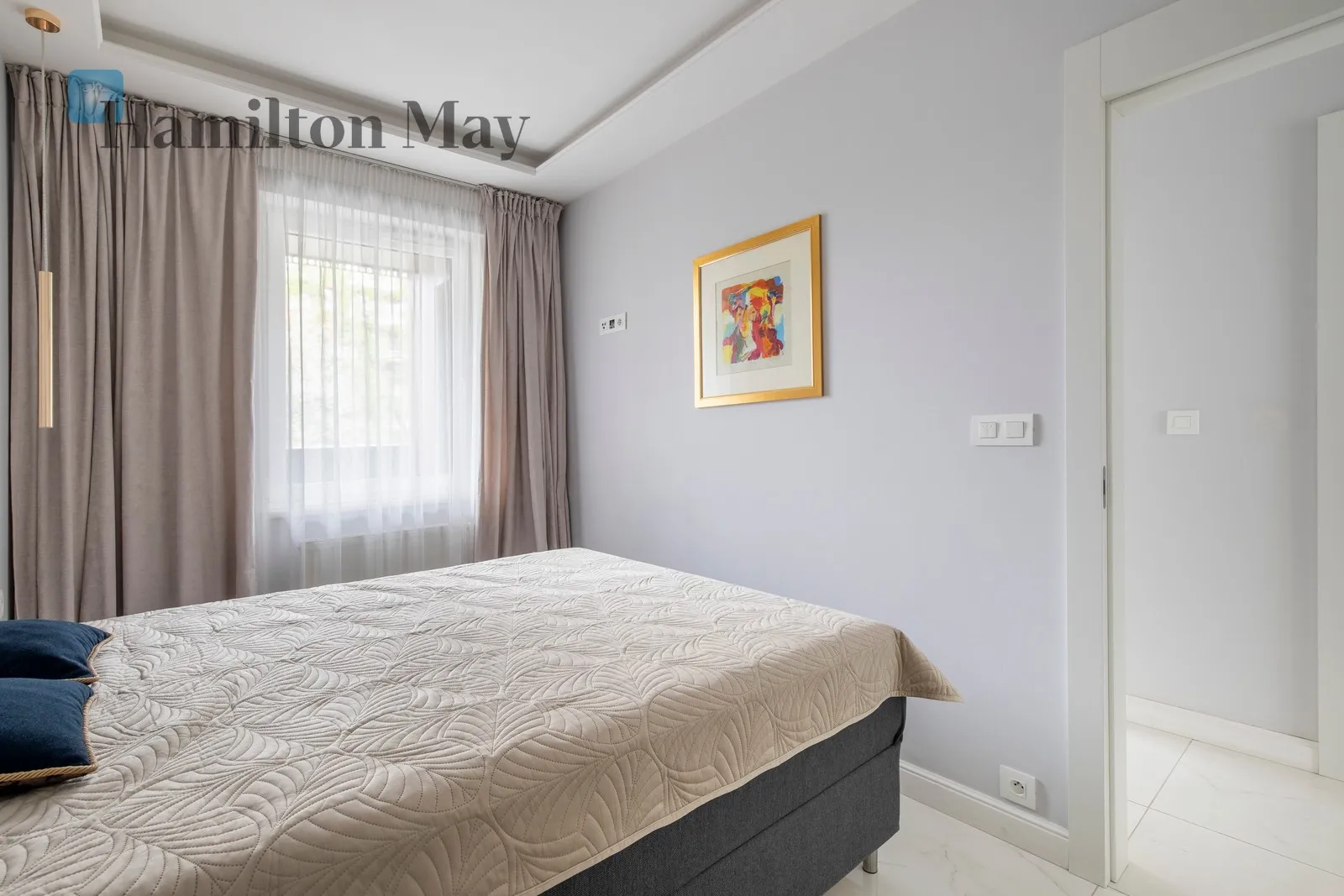 An elegant apartment with a view of the Vistula River in the Pianissimo building - slider