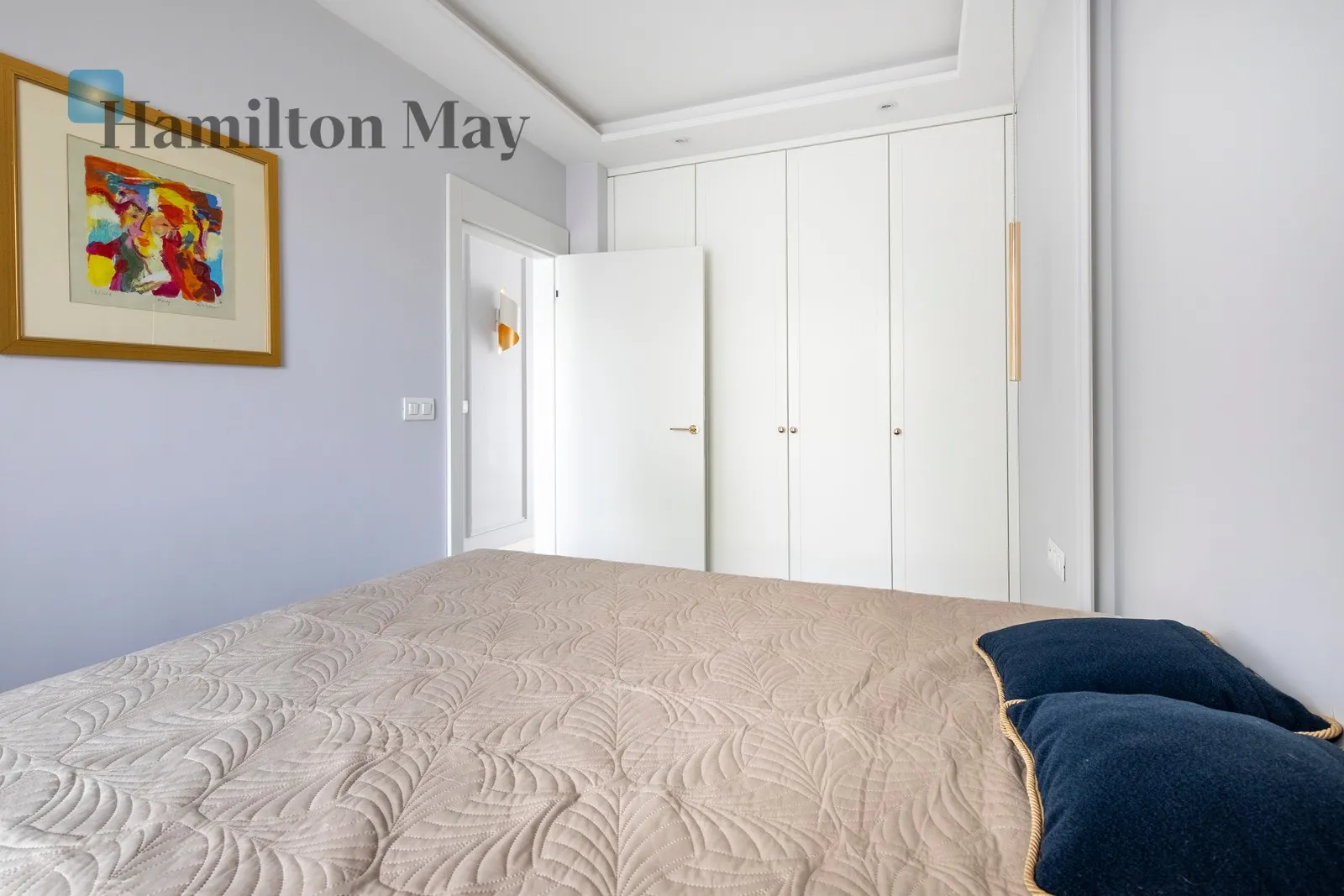 An elegant apartment with a view of the Vistula River in the Pianissimo building - slider