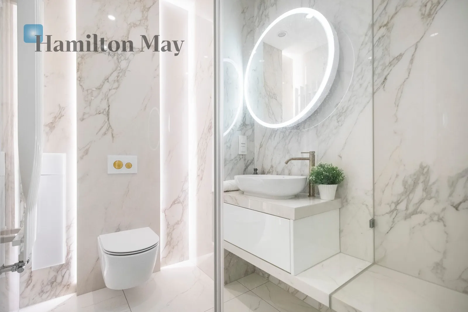 An elegant apartment with a view of the Vistula River in the Pianissimo building - slider