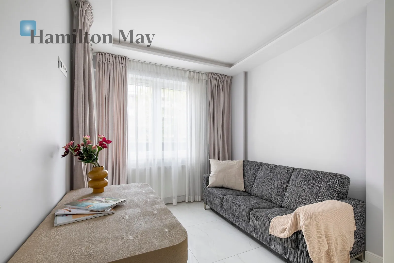 An elegant apartment with a view of the Vistula River in the Pianissimo building - slider