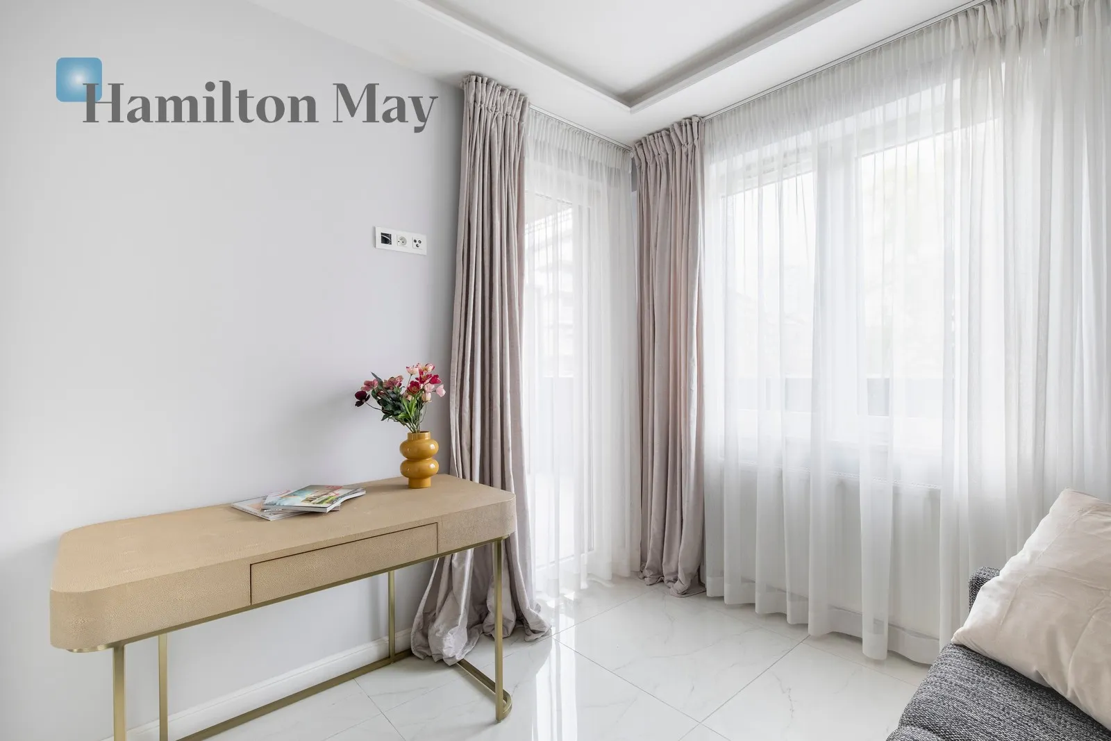 An elegant apartment with a view of the Vistula River in the Pianissimo building - slider