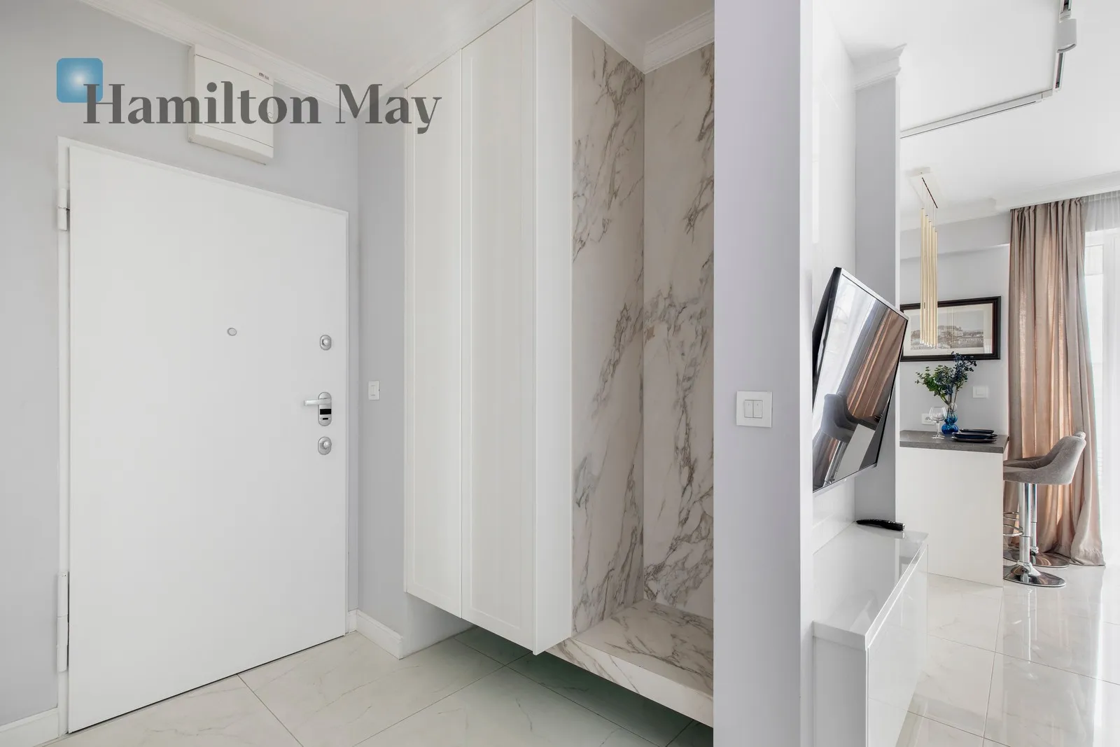 An elegant apartment with a view of the Vistula River in the Pianissimo building - slider