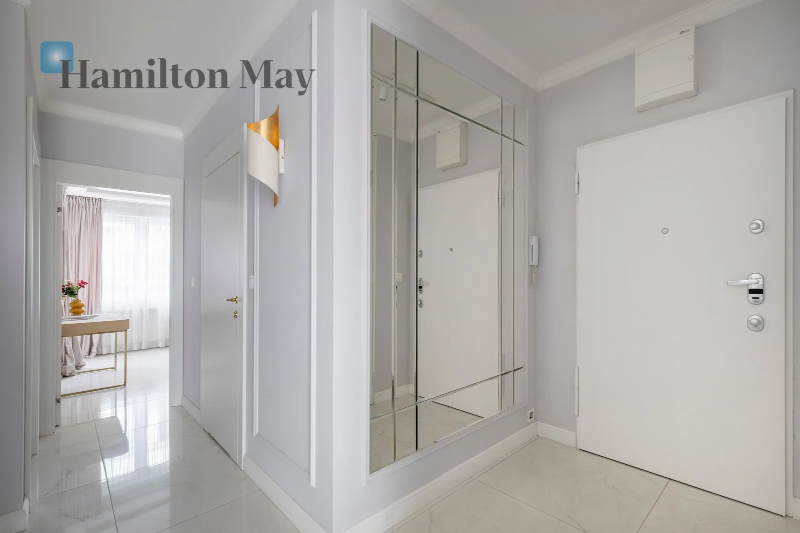 An elegant apartment with a view of the Vistula River in the Pianissimo building - slider