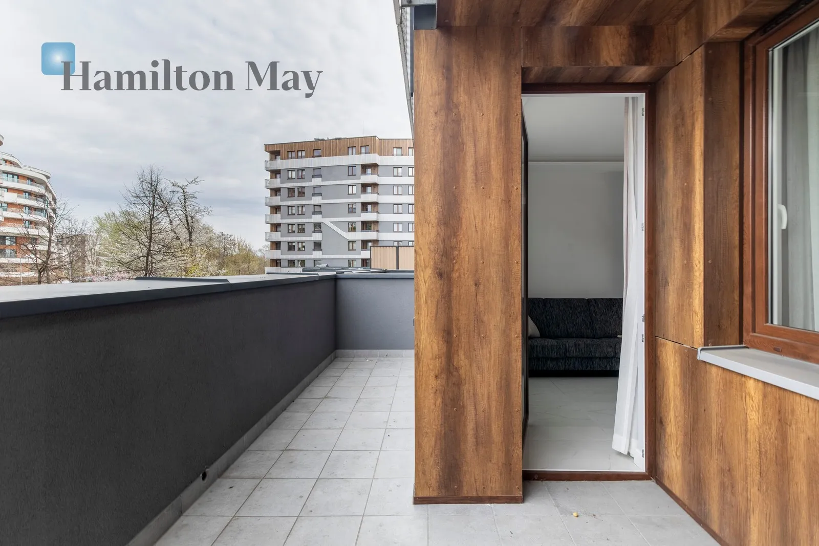 An elegant apartment with a view of the Vistula River in the Pianissimo building - slider