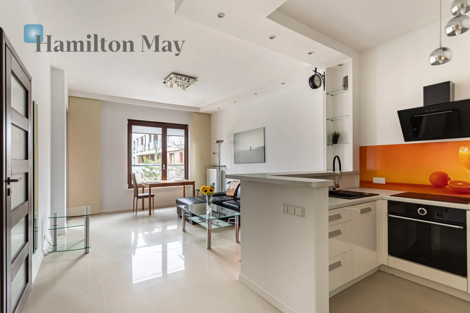 City: Warszawa Street: Biały Kamień Region: Mokotów Subregion: Wyględów Distance to centre: 3 km Level: 2 Price: 1435000 PLN Bedrooms: 1 Bathrooms: 1 Size: 41m2 Price/m2: 35000 PLN - slider