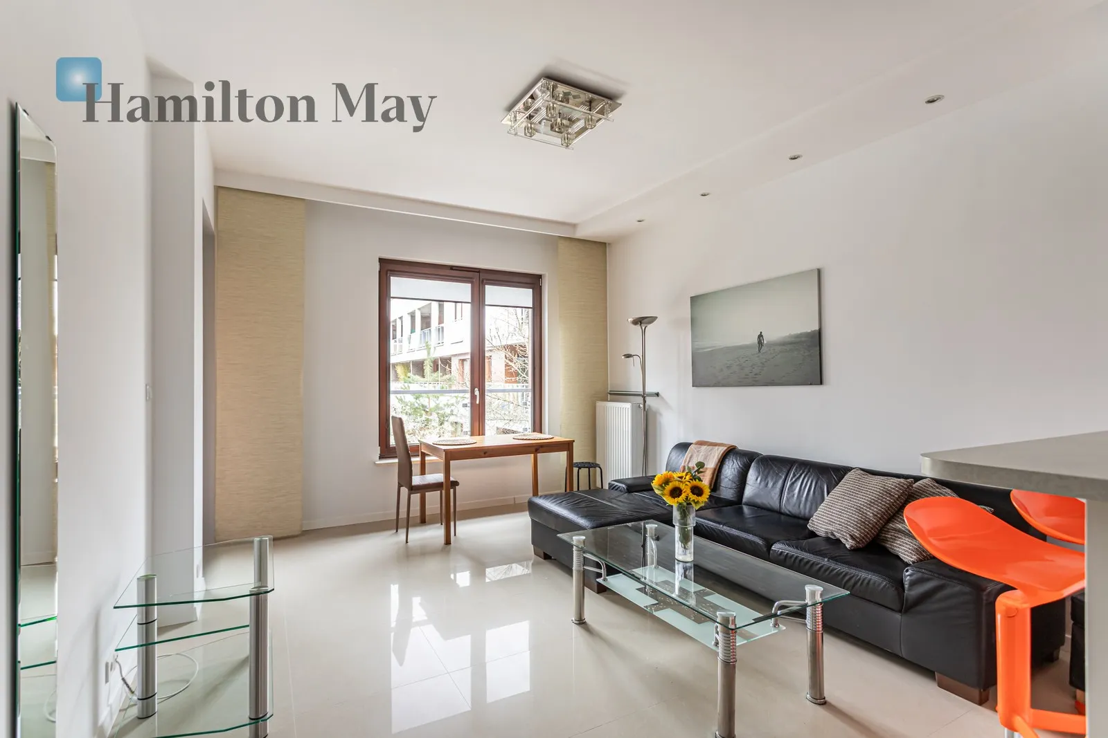 Street: Biały Kamień Region: Mokotów Subregion: Wyględów Distance to centre: 3 km Level: 2 Price: 1435000 PLN Bedrooms: 1 Bathrooms: 1 Size: 41m2 Price/m2: 35000 PLN - slider