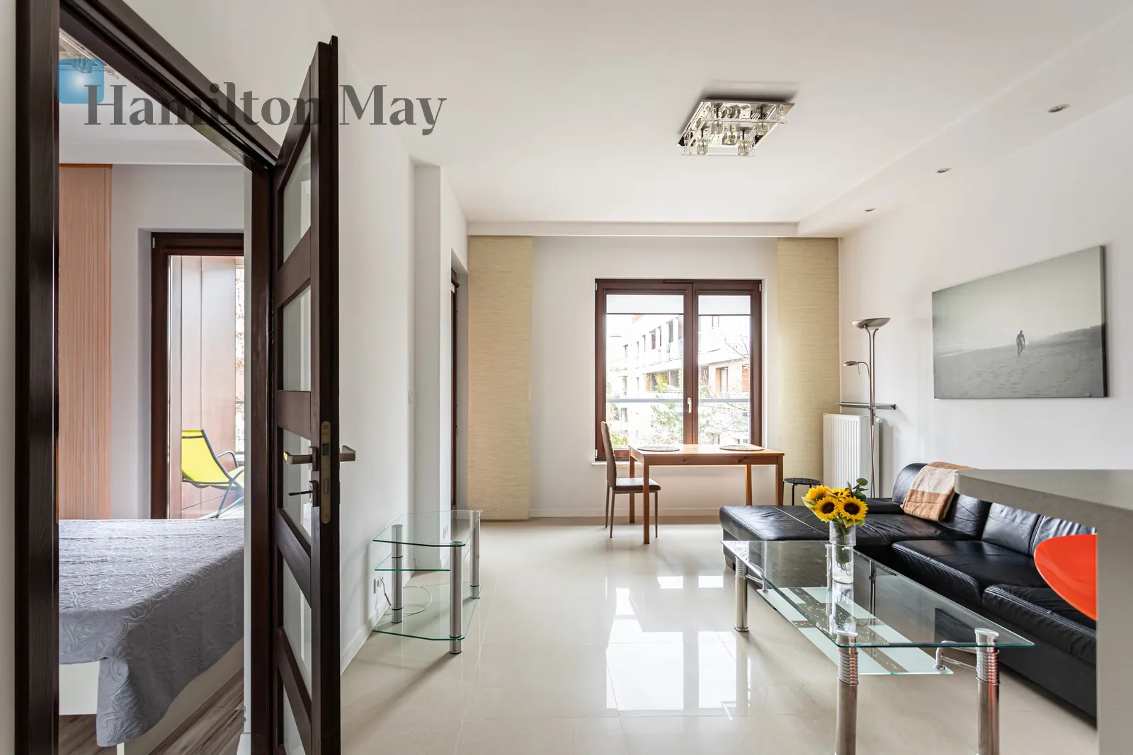 City: Warszawa Street: Biały Kamień Region: Mokotów Subregion: Wyględów Distance to centre: 3 km Level: 2 Price: 1435000 PLN Bedrooms: 1 Bathrooms: 1 - slider