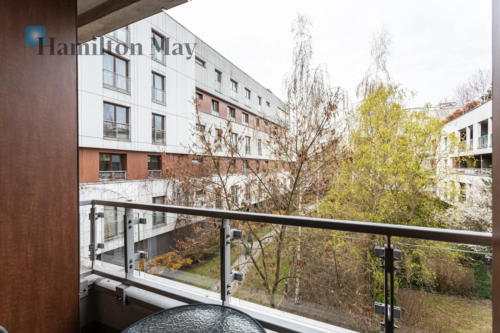 Distance to centre: 3 km Level: 2 Price: 1435000 PLN Bedrooms: 1 Bathrooms: 1 Size: 41m2 Price/m2: 35000 PLN - slider