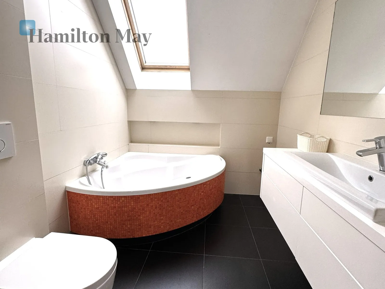 An elegant, comfortable semi-detached house on Parkowe Wzgórze in Mogilany - slider