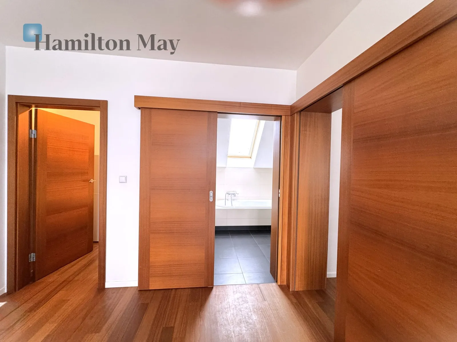 An elegant, comfortable semi-detached house on Parkowe Wzgórze in Mogilany - slider