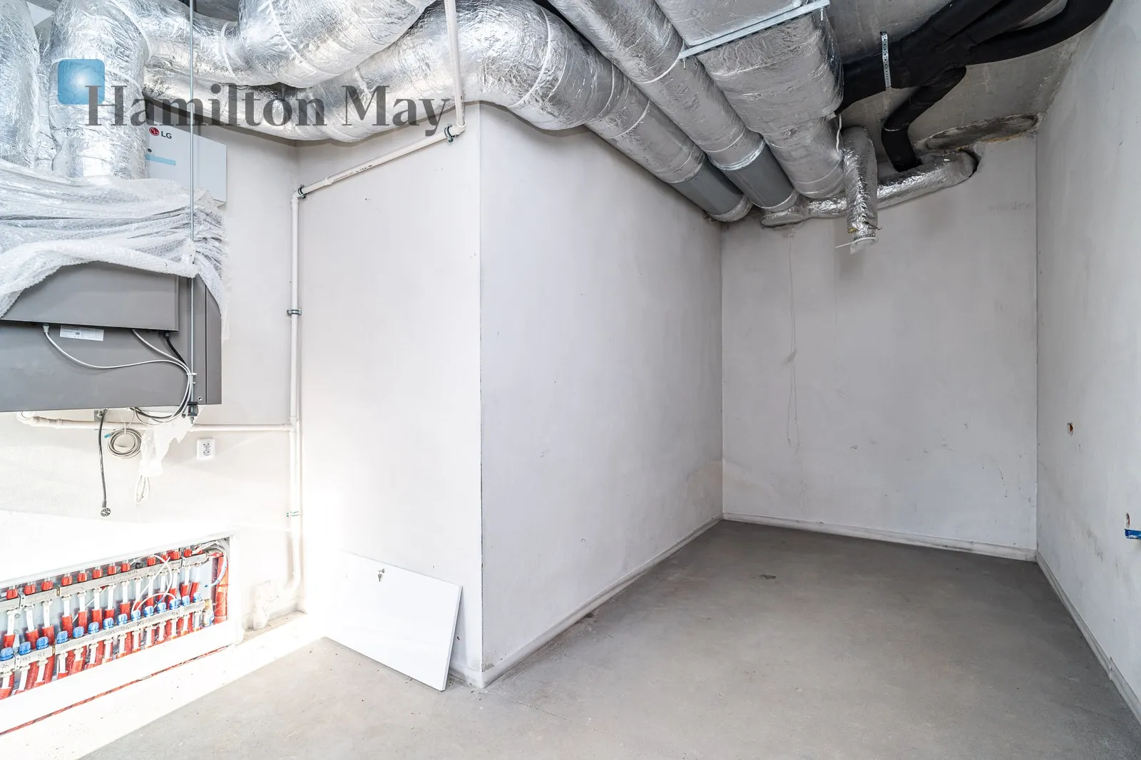 An elegant detached single-family house with an elevator and a unique view of Wola Justowska - slider