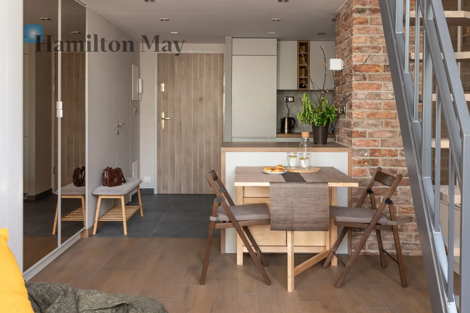 Street: Lubelska Region: Krowodrza Distance to centre: 1.45 km Level: 2 Price: 4200 PLN Bedrooms: 2 Bathrooms: 2 Size: 70m2 Price/m2: 60 PLN - slider