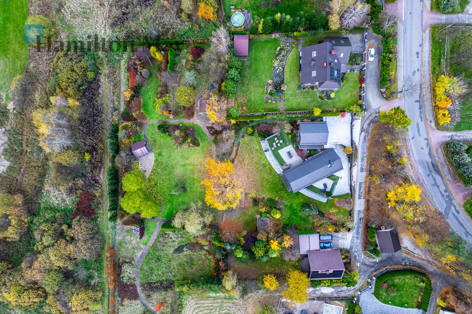 An elegant, atmospheric residence located on a beautiful plot with a panoramic view in Mogilany - slider